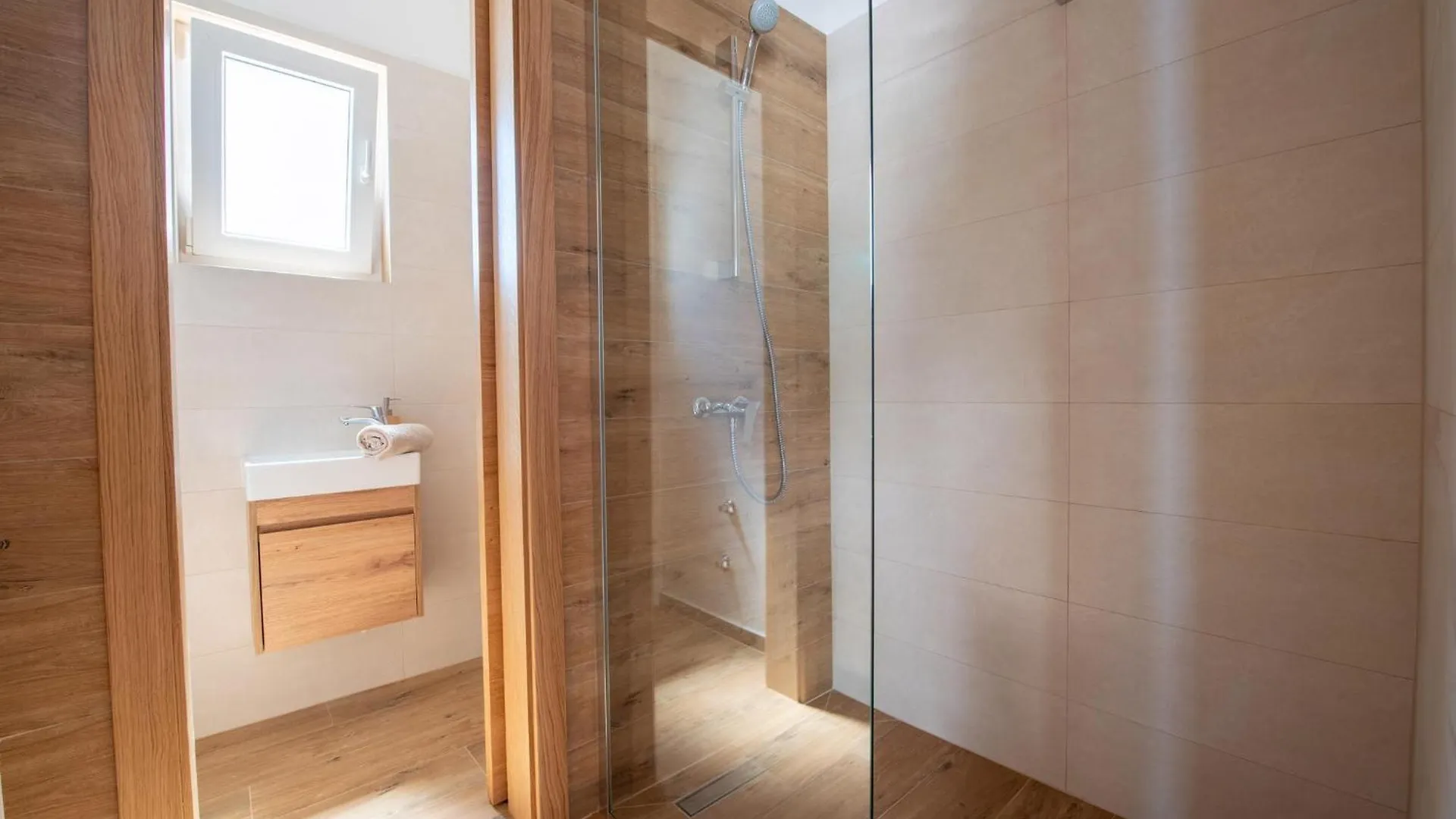 Amazing Home In Gornje Rastane With Kitchen Donje Rastane 0*,  Chorvatsko